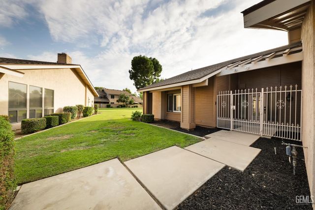 2000 Ashe Road 18, Bakersfield, CA 93309