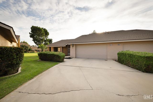 2000 Ashe Road 18, Bakersfield, CA 93309