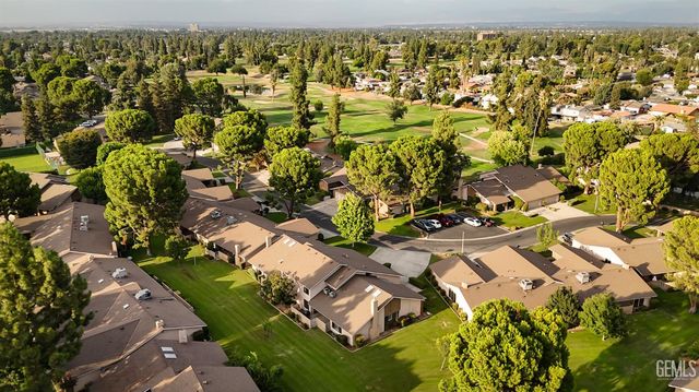 2000 Ashe Road 18, Bakersfield, CA 93309