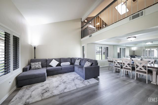 2000 Ashe Road 18, Bakersfield, CA 93309