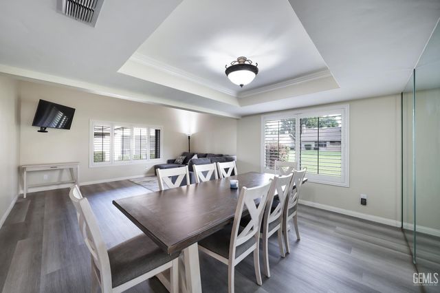 2000 Ashe Road 18, Bakersfield, CA 93309