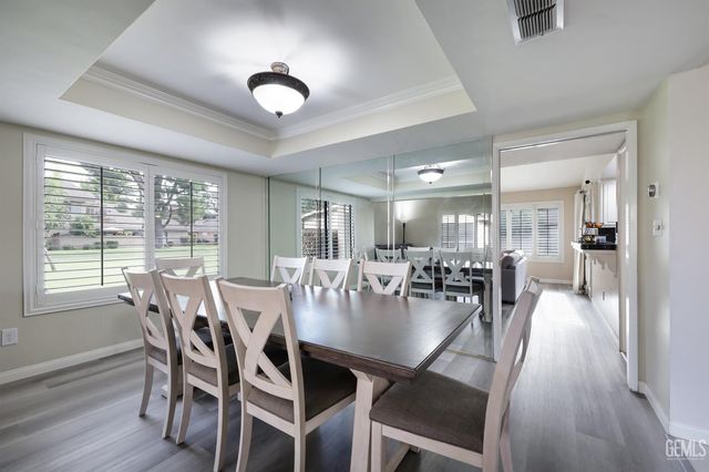 2000 Ashe Road 18, Bakersfield, CA 93309