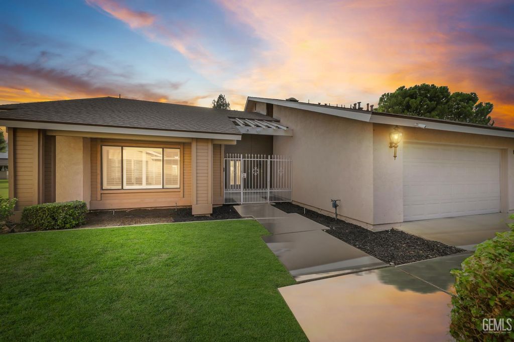 2000 Ashe Road 18, Bakersfield, CA 93309