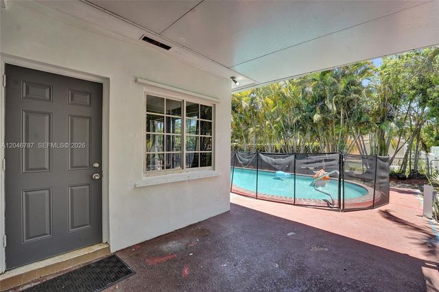 206 SE 3rd St, Dania Beach, FL 33004