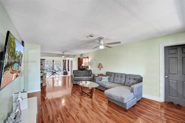 206 SE 3rd St, Dania Beach, FL 33004