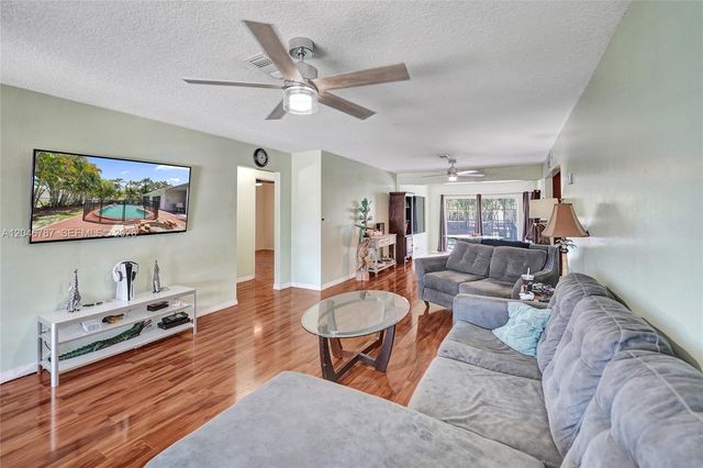 206 SE 3rd St, Dania Beach, FL 33004