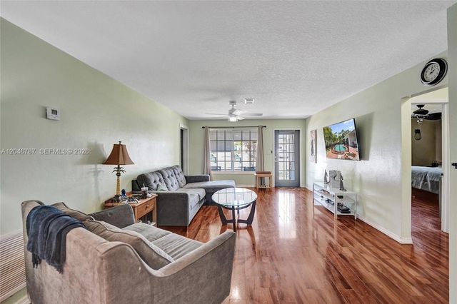 206 SE 3rd St, Dania Beach, FL 33004