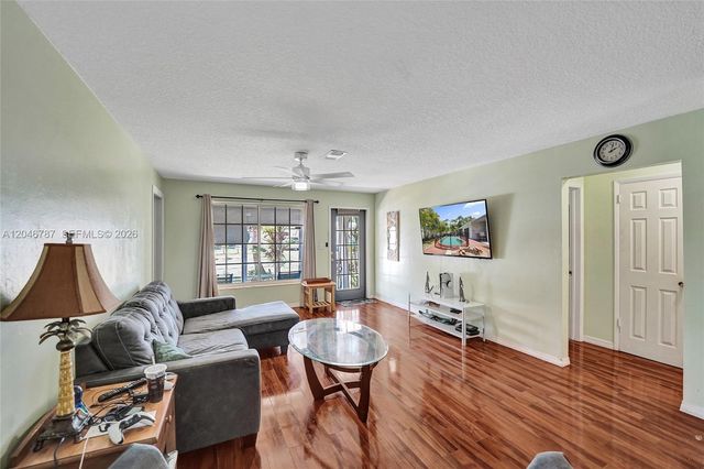 206 SE 3rd St, Dania Beach, FL 33004