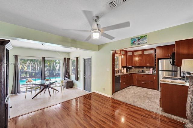 206 SE 3rd St, Dania Beach, FL 33004