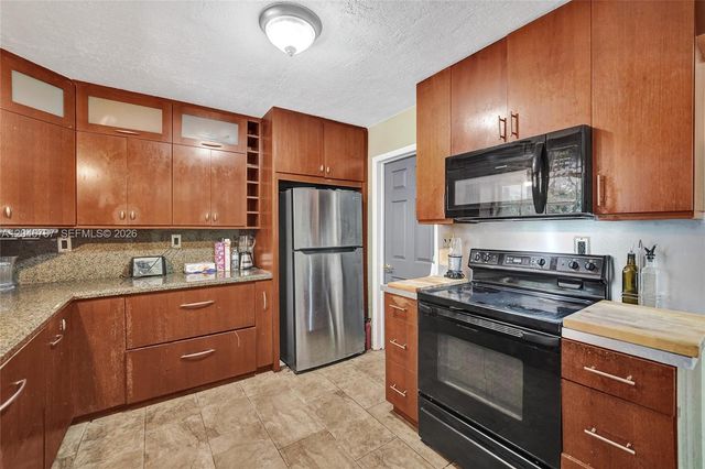 206 SE 3rd St, Dania Beach, FL 33004