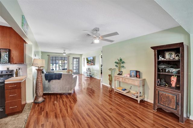 206 SE 3rd St, Dania Beach, FL 33004