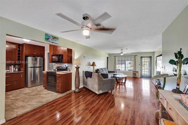206 SE 3rd St, Dania Beach, FL 33004