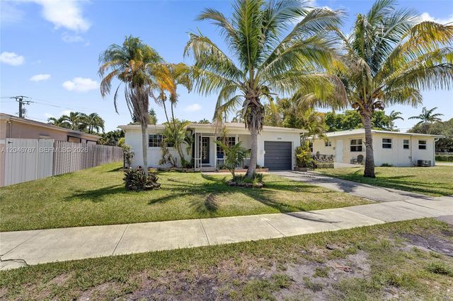 206 SE 3rd St, Dania Beach, FL 33004