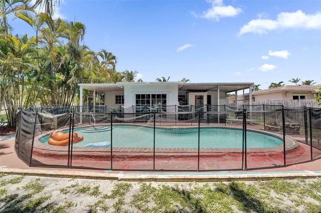 206 SE 3rd St, Dania Beach, FL 33004