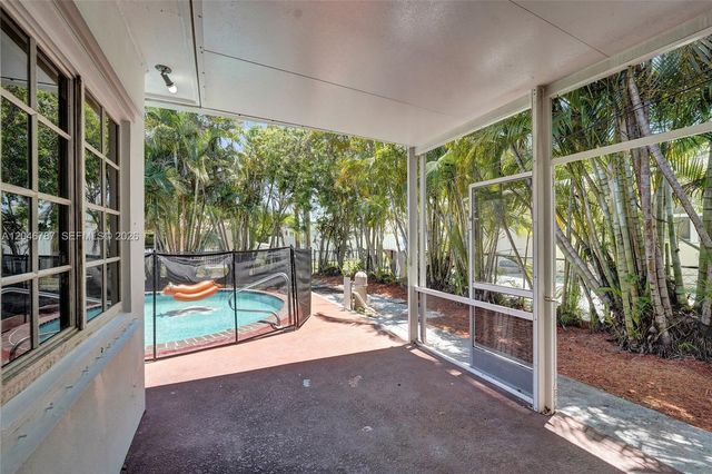 206 SE 3rd St, Dania Beach, FL 33004