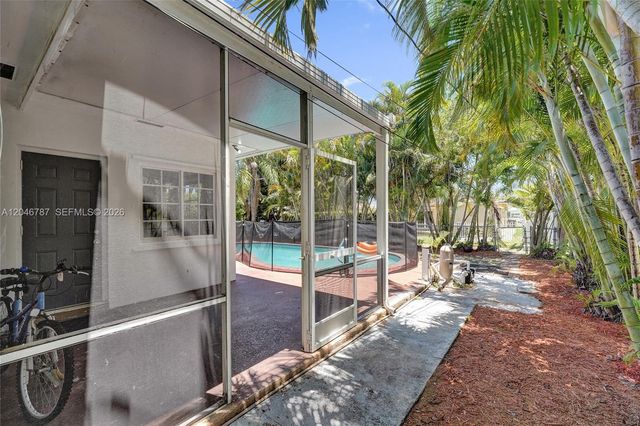 206 SE 3rd St, Dania Beach, FL 33004