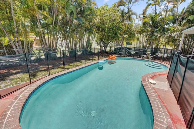 206 SE 3rd St, Dania Beach, FL 33004