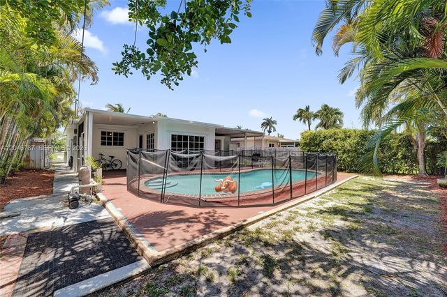 206 SE 3rd St, Dania Beach, FL 33004