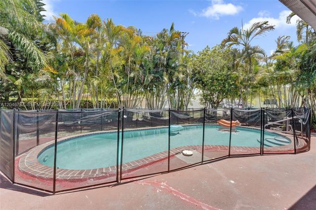 206 SE 3rd St, Dania Beach, FL 33004