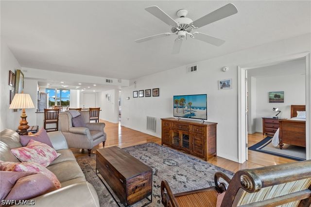 290 Naples Cove DR 2602, Naples, FL 34110