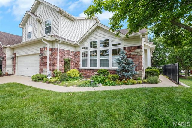 14762 Thornbird Manor Parkway Parkway, Chesterfield, MO 63017