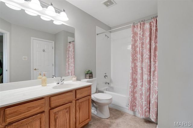 14762 Thornbird Manor Parkway Parkway, Chesterfield, MO 63017