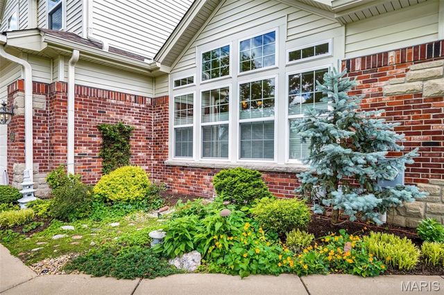 14762 Thornbird Manor Parkway Parkway, Chesterfield, MO 63017