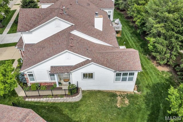 14762 Thornbird Manor Parkway Parkway, Chesterfield, MO 63017