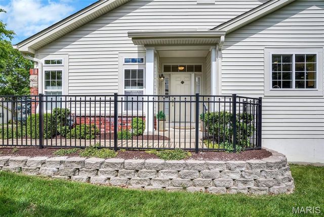 14762 Thornbird Manor Parkway Parkway, Chesterfield, MO 63017