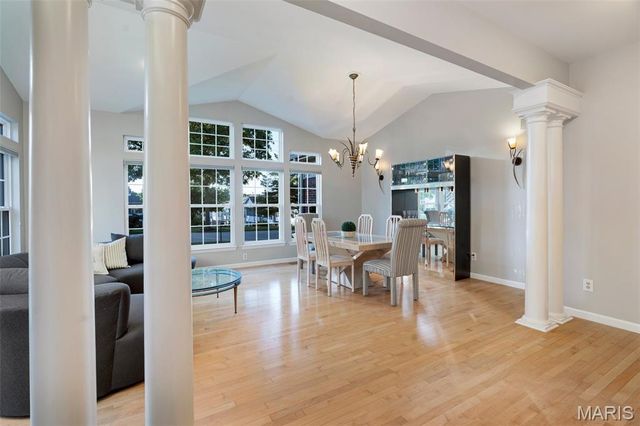 14762 Thornbird Manor Parkway Parkway, Chesterfield, MO 63017