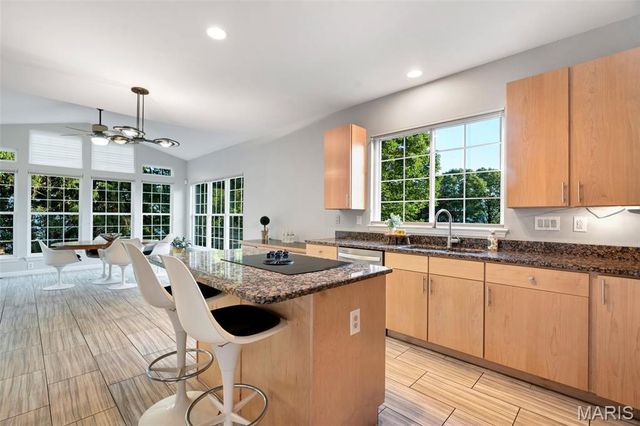 14762 Thornbird Manor Parkway Parkway, Chesterfield, MO 63017