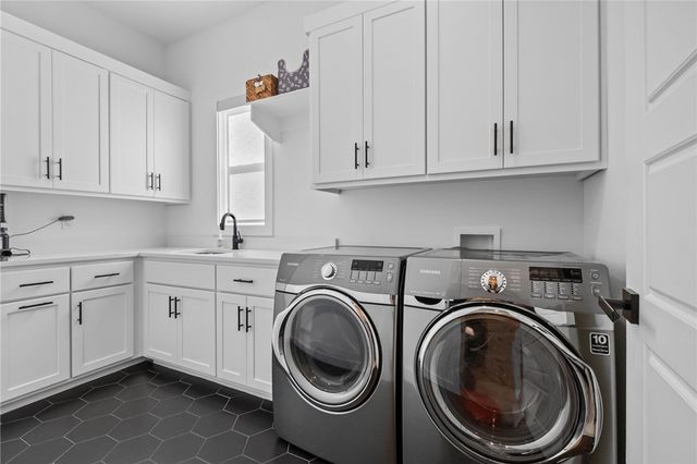 4303 S 87th Street, Bentonville, AR 72713