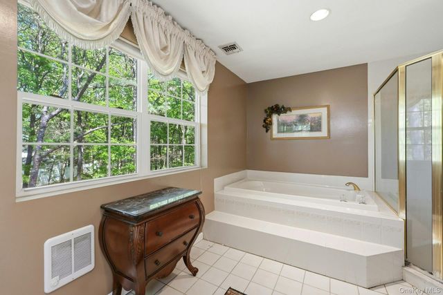 3 Pia Court, Holtsville, NY 11742