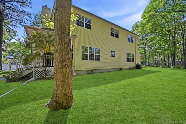 3 Pia Court, Holtsville, NY 11742