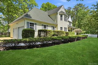 3 Pia Court, Holtsville, NY 11742