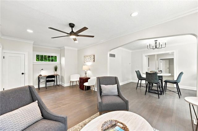 201 W 81st Terrace, Kansas City, MO 64114