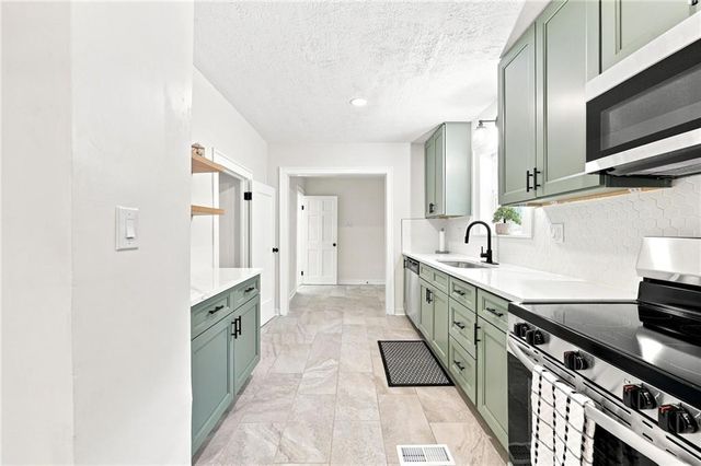 201 W 81st Terrace, Kansas City, MO 64114