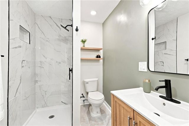 201 W 81st Terrace, Kansas City, MO 64114