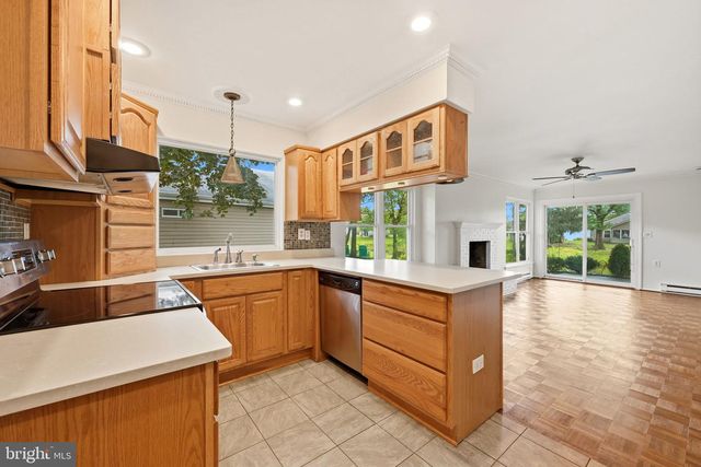 38 DUNSTABLE RD, Southampton, NJ 08088