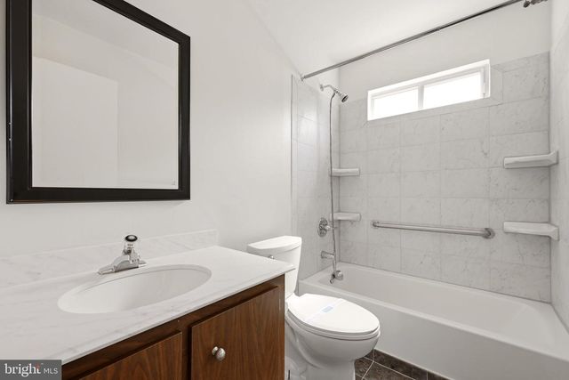 38 DUNSTABLE RD, Southampton, NJ 08088
