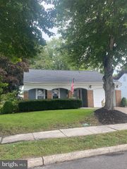 38 DUNSTABLE RD, Southampton, NJ 08088