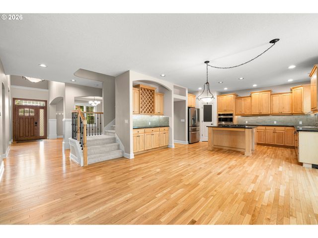 2990 SUNBREAK Ln, West Linn, OR 97068