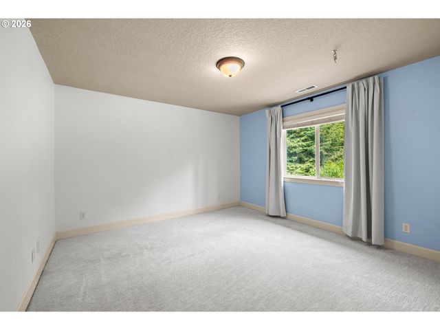2990 SUNBREAK Ln, West Linn, OR 97068