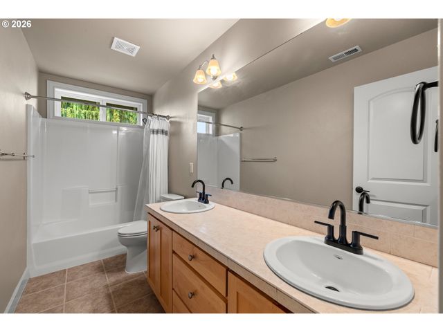 2990 SUNBREAK Ln, West Linn, OR 97068