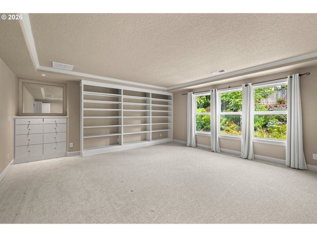 2990 SUNBREAK Ln, West Linn, OR 97068