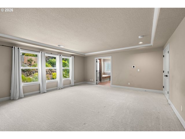 2990 SUNBREAK Ln, West Linn, OR 97068