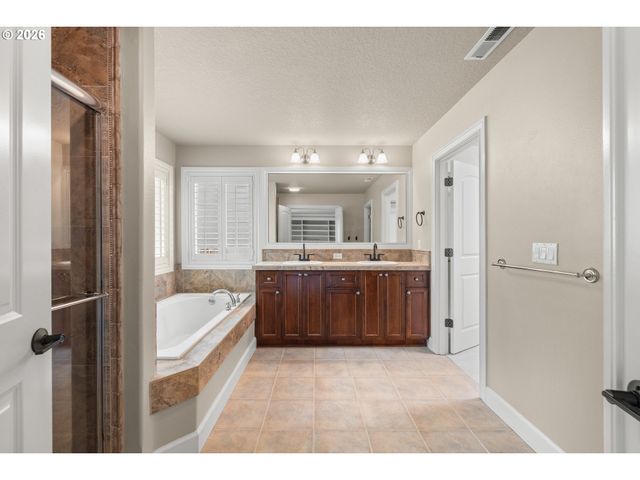 2990 SUNBREAK Ln, West Linn, OR 97068