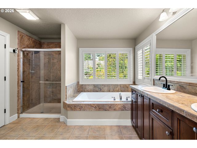 2990 SUNBREAK Ln, West Linn, OR 97068