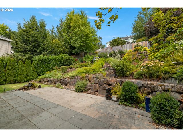 2990 SUNBREAK Ln, West Linn, OR 97068