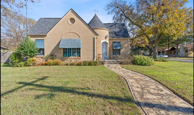 762 S Guadalupe ST, Lockhart, TX 78644